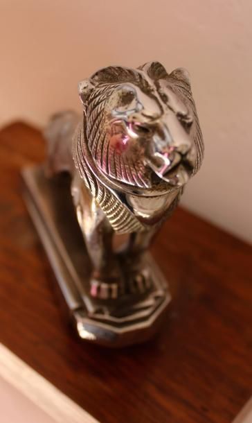 null Gustave POITVIN (XX -ème)

 " Lion"

Mascotte signée G.Poitvin, bronze argenté....