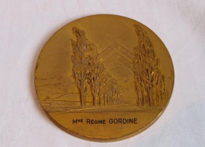 null "Trophée Citroën DS 19 Mille Miles 1957"

Grande médaille en bronze doré, contenue...