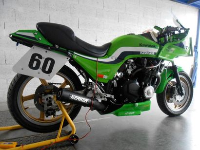 null 1983 

Kawasaki Type Superbike « Wayne Rainey » réplica 

Réplique de la moto...