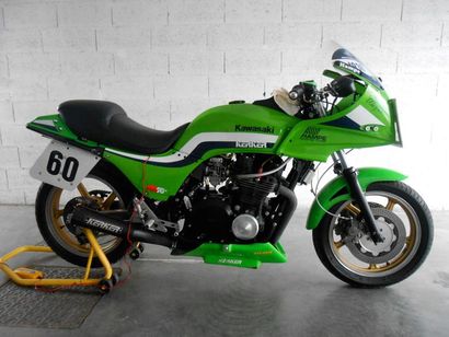 null 1983 

Kawasaki Type Superbike « Wayne Rainey » réplica 

Réplique de la moto...