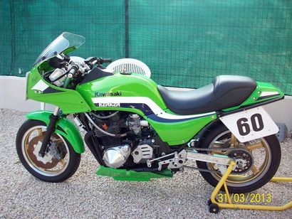 null 1983 

Kawasaki Type Superbike « Wayne Rainey » réplica 

Réplique de la moto...