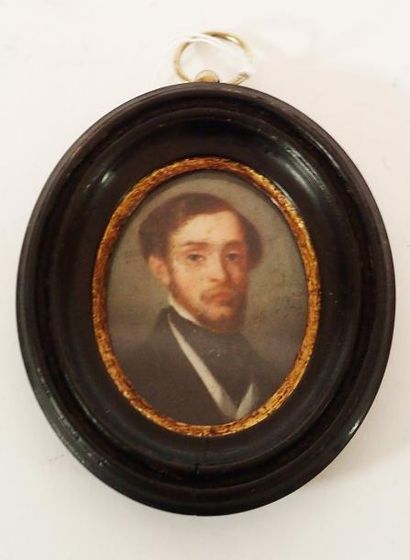 null ECOLE FRANCAISE du XIXeme siècle Portrait d' Alfred de Musset Miniature ovale...