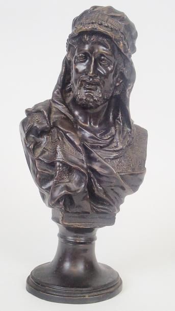 null ECOLE ORIENTALISTE Buste en bronze patiné représentant un homme barbu. Haut...