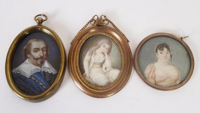 null ECOLE FRANCAISE XIX-XXèmes siècles 3 miniatures ovales sur ivoire représentant...