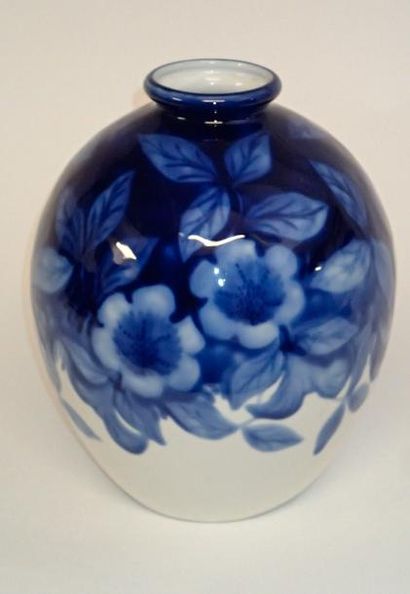null Camille THARAUD (1878-1956) Vase boule en porcelaine de Limoges à décor émaillé...