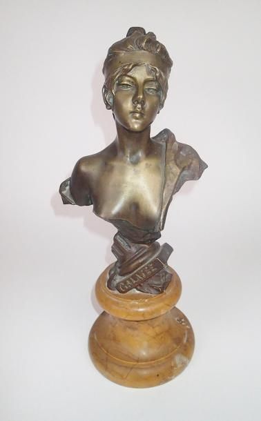 null Emmanuel VILLANIS (1858-1914) Galatée Bronze patiné sur piedouche en marbre...