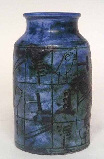 null Jacques BLIN (1920-1995) Vase en grès cylindrique émaillé bleu à décor incisé...