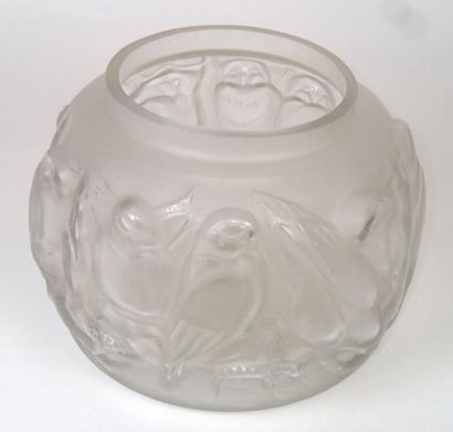 null MULLER Frère à Lunéville Vase boule à petit col droit en verre soufflé à décor...
