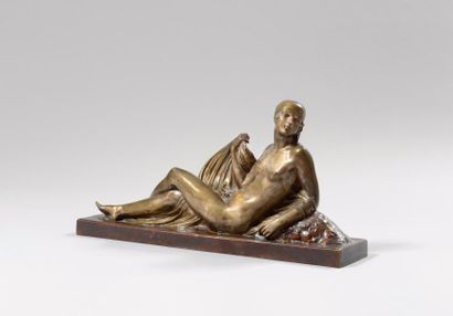 null Joe DESCOMPS-CORMIER (1869-1950) La femme au turban allongée. Bronze à deux...