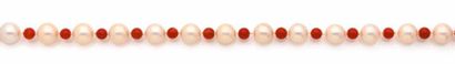null COLLIER de perles de culture intercalées de perles corail ronde de taille moindre....