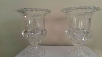 null PAIRE DE VASES en cristal. Haut : 27 cm