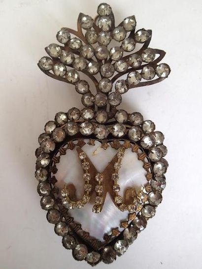 null COEUR DE MARIE en métal doré et faux diamants. XIXème siècle Haut : 13 cm