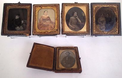 null Suite de CINQ DAGUERREOTYPES figurant des portraits. XIXème siècle