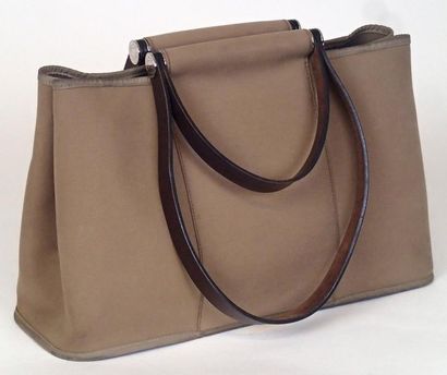 null HERMES Paris Sac cabas en toile enduite couleur taupe, liens en cuir naturel....