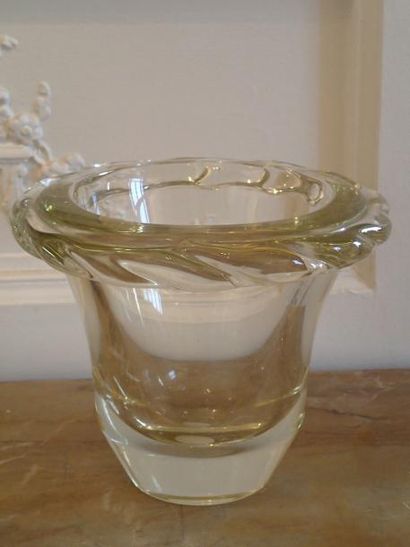 null DAUM NANCY Vase en cristal. Haut : 18 cm