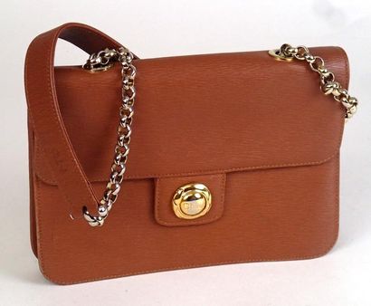 null CHLOE Sac en cuir marron convertible en pochette. Anse porté épaule, chaine...