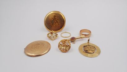 null LOT D'OR JAUNE ( Débris, broches, fermoirs, alliances ) Poids brut : 42,9 g...