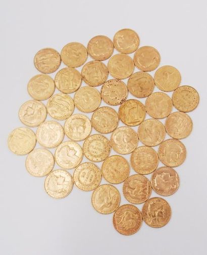 null LOT de 38 pièces de 20 FrancS, datées entre 1875 à 1913, en or jaune. Poids...