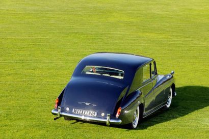 null 1963 Rolls Royce Phantom V châssis n°5LVA99 Carte grise de collection





Mona...