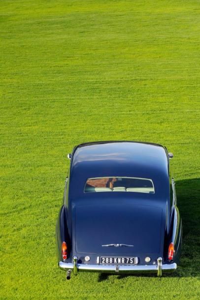 null 1963 Rolls Royce Phantom V châssis n°5LVA99 Carte grise de collection





Mona...