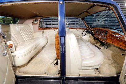 null 1963 Rolls Royce Phantom V châssis n°5LVA99 Carte grise de collection





Mona...