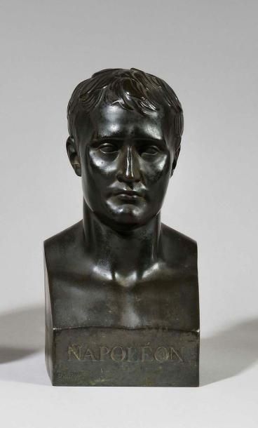 null CHA UDET , d’après. L’Empereur Napoléon Ier à l’antique. Buste en bronze (réduction...