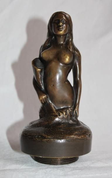 null "L’ondine ou Sirène"

Mascotte créée avant la 1ère guerre. Bronze, patine naturelle....