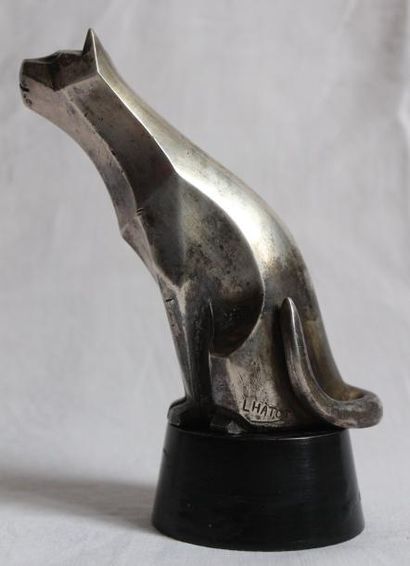 null Léon HATOT (1883- 1953)

"Chat - Art Déco "

Mascotte signée L. Hatot. Bronze...