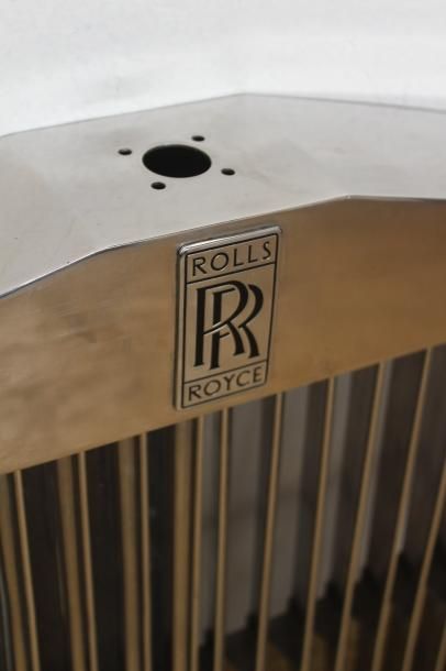 null "Radiateur Rolls-Royce"

Radiateur automobile destiné au Rolls-Royce de type...