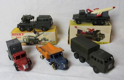 null "Miniatures Dinky-TOYS: Militaire et camions"

Cinq Miniatures échelle 1/43...