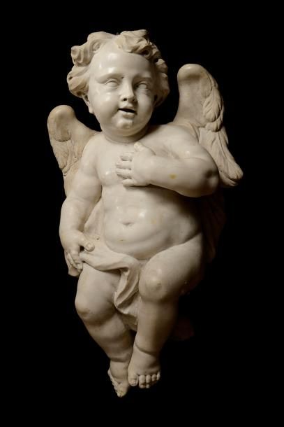 null ANGELOT en marbre sculpté, dos plat. Les ailes déployées, il tourne la tête,...