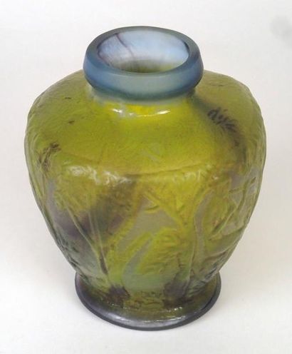 null Henri CROS (1840-1911) « Pastorale », 1895 Vase en pate de verre moulé marbré...