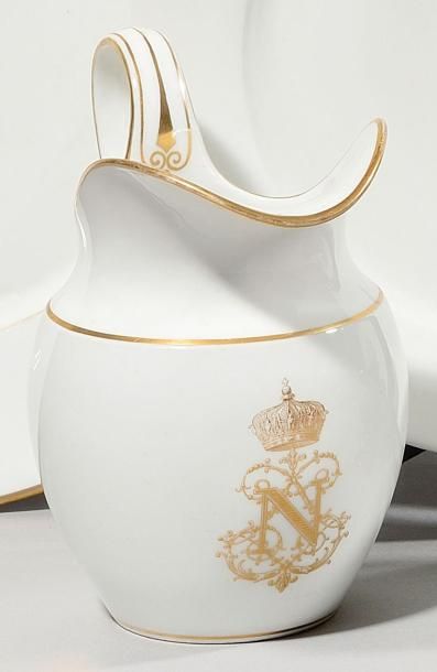 null SEVRES Pot à eau du service de l’Empereur Napoléon III en porcelaine blanche,...