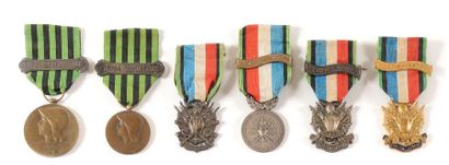null FRANCE- GUERRE DE 1870 Ensemble de six médailles : - Deux commémoratives de...
