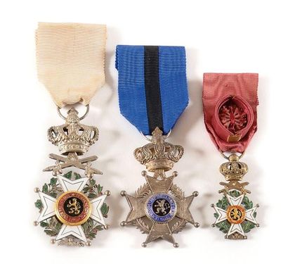 null BELGIQUE Trois décorations : - Etoile de chevalier à titre militaire de l’Ordre...