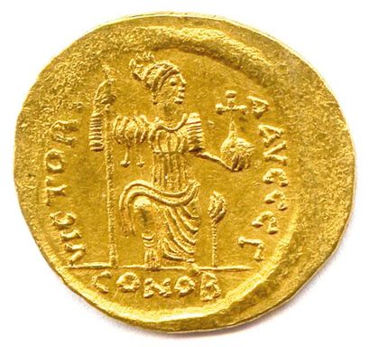  JUSTI NIEN Ier (527 – 565) Solidus (sou d’or) AVCCCG en fin de légende. Constantinople....
