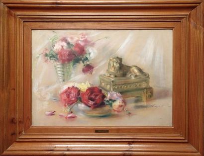 null Léa CHAPON (1905-2000) Nature morte au bouquet de roses Pastel signé en bas...