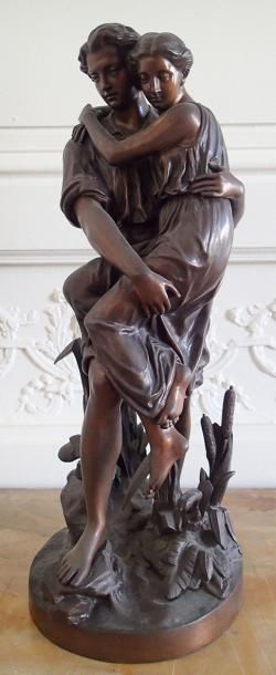 null ECOLE FRANCAISE Fin XIXème siècle Couple Bronze patiné signé d'ARTIGNY sur la...