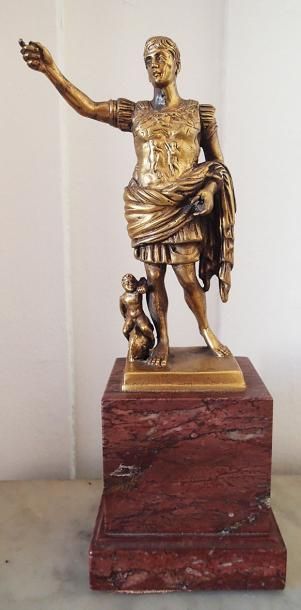null ECOLE ITALIENNE XIXème siècle L'Empereur Auguste Bronze doré Socle en marbre...