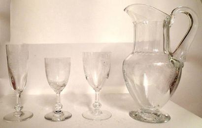 null SAINT LOUIS Service de verres en cristal gravé modèle CLEO comprenant : 9 verres...
