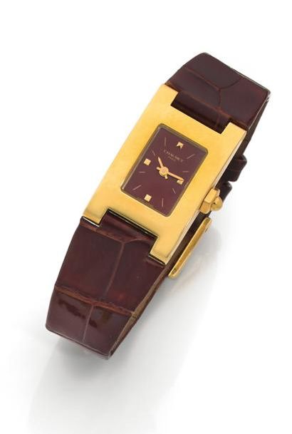 null CHAUMET MONTRE BRACELET DE DAME vers 2003 Boitier de forme rectangulaire curvex...