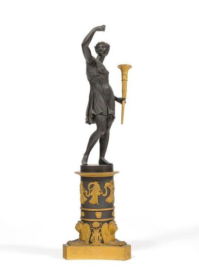 null Torchère en bronze à patine brune et bronze doré représentant une femme drapée...