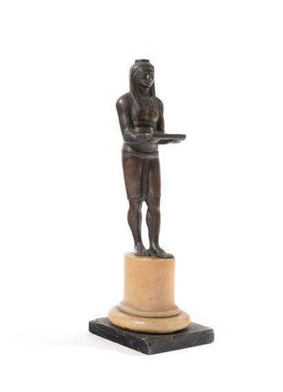 null Sculpture en bronze patiné représentant vraisemblablement un scribe tenant une...