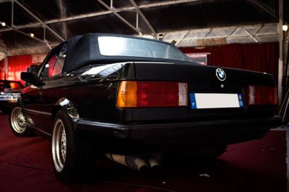  1989 
BMW 325i Cabriolet E30 
Numéro de série WBABB11000EB87475 
Plus gros moteur...