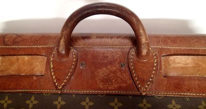 null Louis VUITTON Sac " Steamer " 47cm en toile monogram et cuir naturel, fermetures...