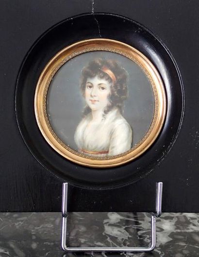 null Jean BENNER Ecole Française vers 1820 Portrait de femme en buste à la robe de...