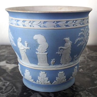 null WEDGWOOD Cache-pot en porcelaine bleu/blanc à décor blanc en relief de personnages...