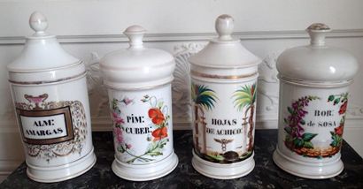 null PARIS Quatre pots couverts à pharmacie en porcelaine blanche XIXème siècle Haut...