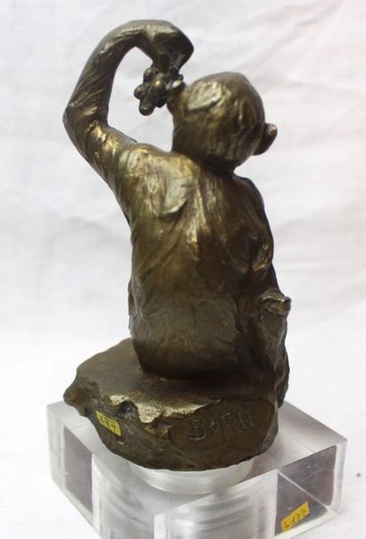 null Antoine BOFILL ( 1894-1939)

"Singe aux raisins"

Mascotte signée Bofill. Bronze...