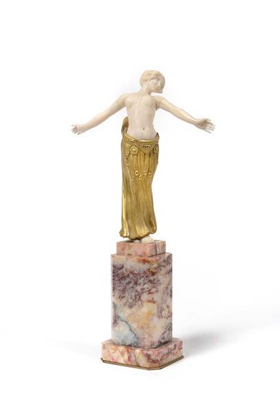 null L. BARTHELEMY (XIX-XXème) Sculpture chryséléphantine en ivoire et bronze doré...